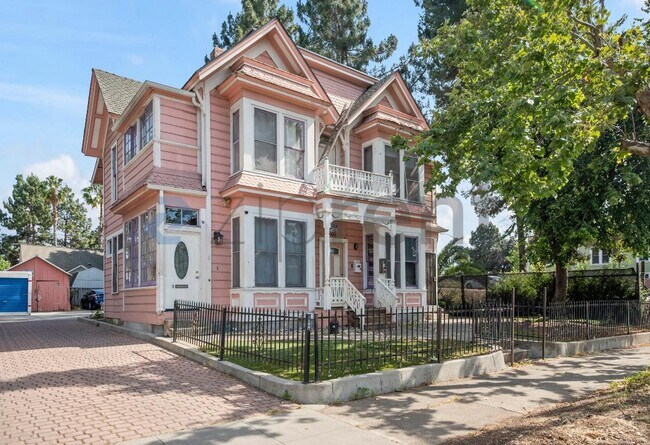 property at 160 E Reed St