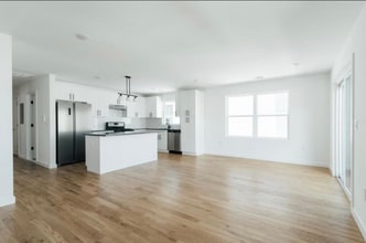 716 Seaport Dr. in Elizabeth, NJ - Building Photo - Building Photo