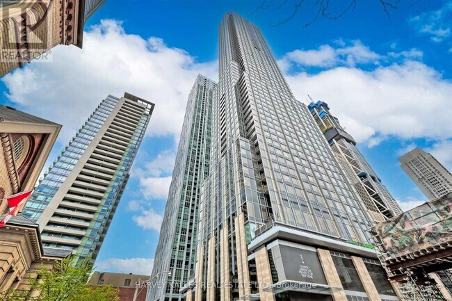 11-4511 Yorkville Ave in Toronto, ON - Building Photo - Building Photo