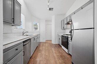 5437 Silent Path Way in North Las Vegas, NV - Building Photo - Building Photo