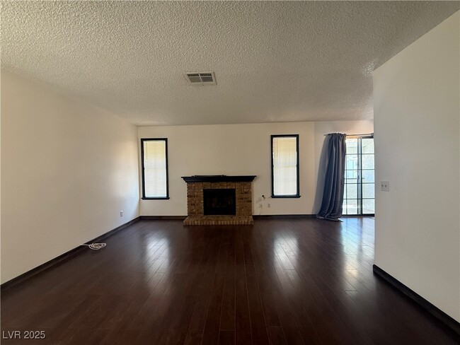 6661 W Tropicana Ave in Las Vegas, NV - Building Photo - Building Photo