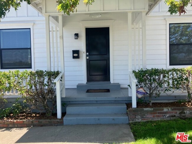 7270 W 85th St in Los Angeles, CA - Building Photo - Building Photo
