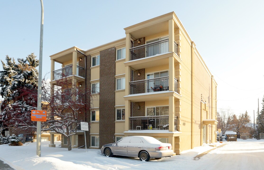 12511 Stony Plain Rd NW in Edmonton, AB - Building Photo