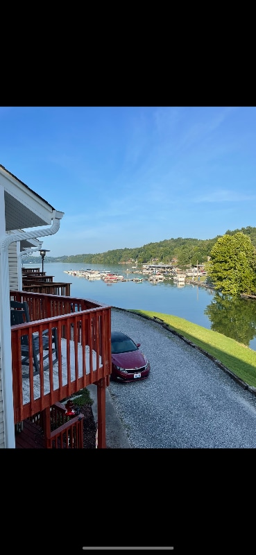 property at 516 Lakeside Dock Dr