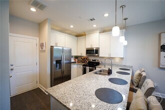 160 Lake Lily Dr in Richmond Hill, GA - Building Photo - Building Photo