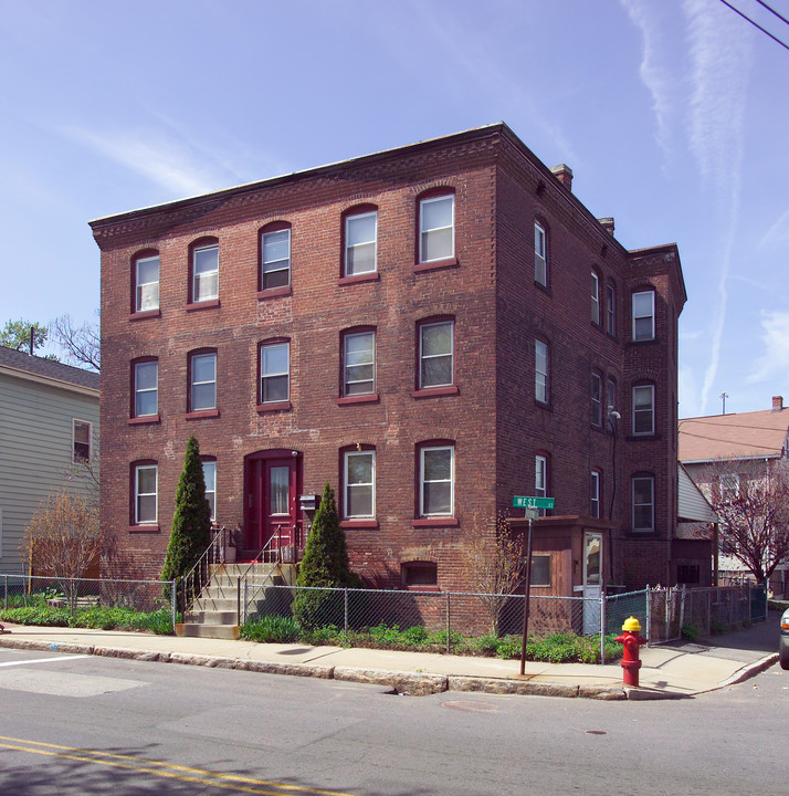 90 West St in Chicopee, MA - Building Photo