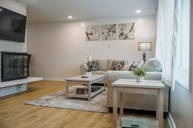 1929 Summer St in Falcon Heights, MN - Building Photo - Building Photo