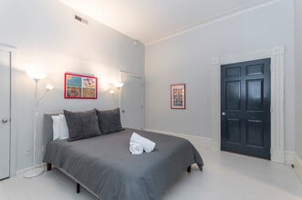 260 S 16th St, Unit 2F in Philadelphia, PA - Building Photo - Building Photo