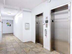 5208 NE 24th Terrace in Fort Lauderdale, FL - Foto de edificio - Building Photo