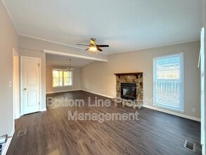 8105 Chrisbry Ln in Charlotte, NC - Building Photo - Building Photo