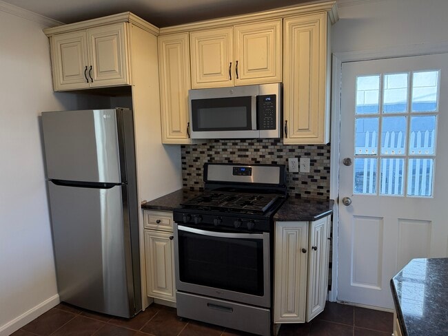 65 Bay Ave, Unit 65 in Highlands, NJ - Foto de edificio - Building Photo