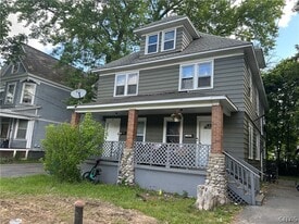 439 Valley S Dr in Syracuse, NY - Building Photo
