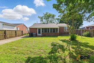 34 Whitaker Ave in Hampton, VA - Building Photo - Building Photo