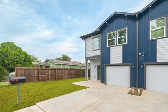 890 Lucky St in Houston, TX - Building Photo - Building Photo