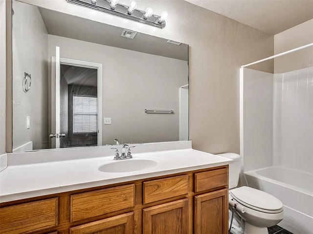 1025 Switzerland Ave in Yukon, OK - Foto de edificio - Building Photo