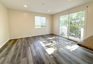5330 Satsuma Ave in Los Angeles, CA - Building Photo - Building Photo