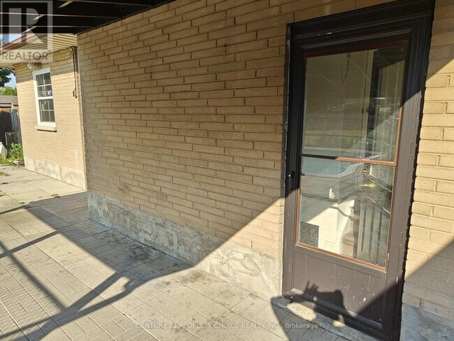 504 Bader Ave in Oshawa, ON - Building Photo - Building Photo