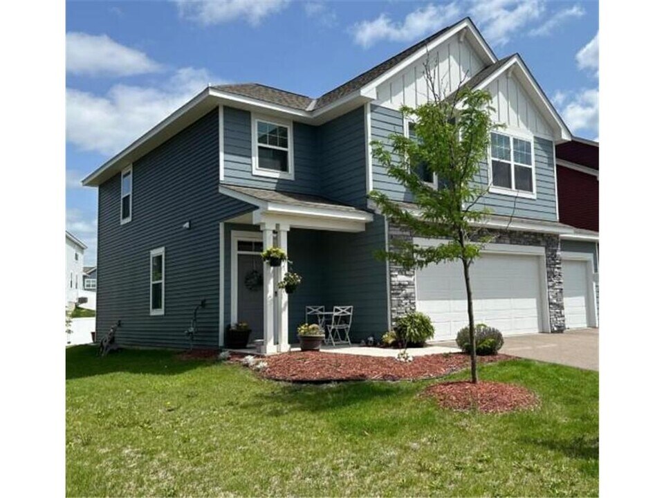 11242 131st Cir N in Dayton, MN - Building Photo