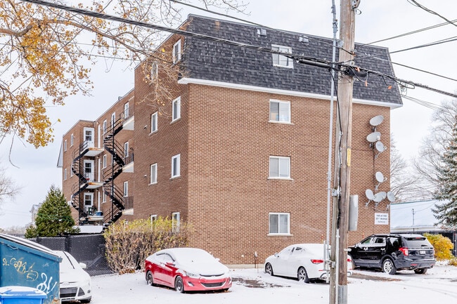 371 Perrot Boul in L'Île-Perrot, QC - Building Photo - Building Photo