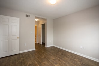 Landings & Villas of Hickory in Hickory, NC - Foto de edificio - Interior Photo