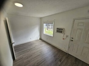 701 N J St in Lake Worth Beach, FL - Building Photo - Building Photo