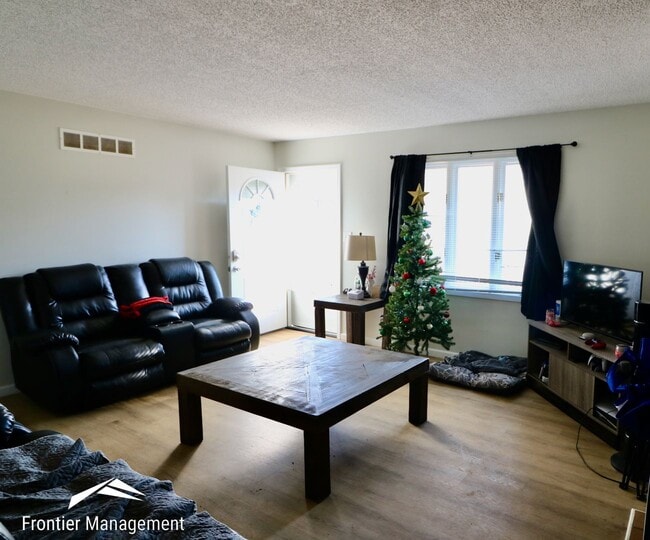 2013-2015 Shirley Ln in Manhattan, KS - Building Photo - Building Photo