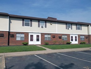 Twin Oaks Apartments in Circleville, OH - Building Photo - Building Photo