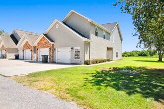 2002 Shelene Way in Foley, AL - Foto de edificio - Building Photo