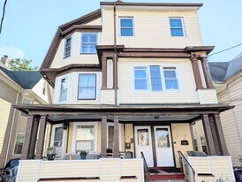 133 Poplar St in Bridgeport, CT - Building Photo