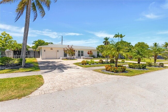 9021 SW 178th Terrace in Palmetto Bay, FL - Building Photo - Building Photo