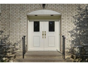 5721 Londonderry Rd in Edina, MN - Building Photo - Building Photo