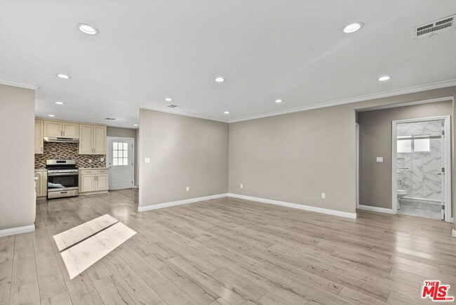 6717 Cedros Ave in Los Angeles, CA - Building Photo - Building Photo