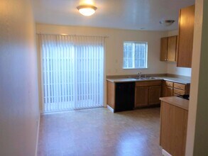 213 Barnett St, Unit 213 in Santa Rosa, CA - Building Photo - Building Photo