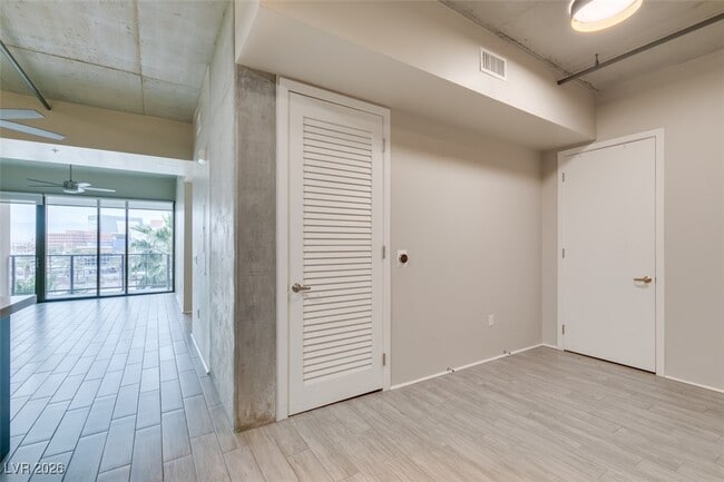 353 E Bonneville Ave in Las Vegas, NV - Building Photo - Building Photo