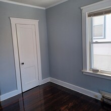 563 Coggeshall St in New Bedford, MA - Building Photo - Building Photo