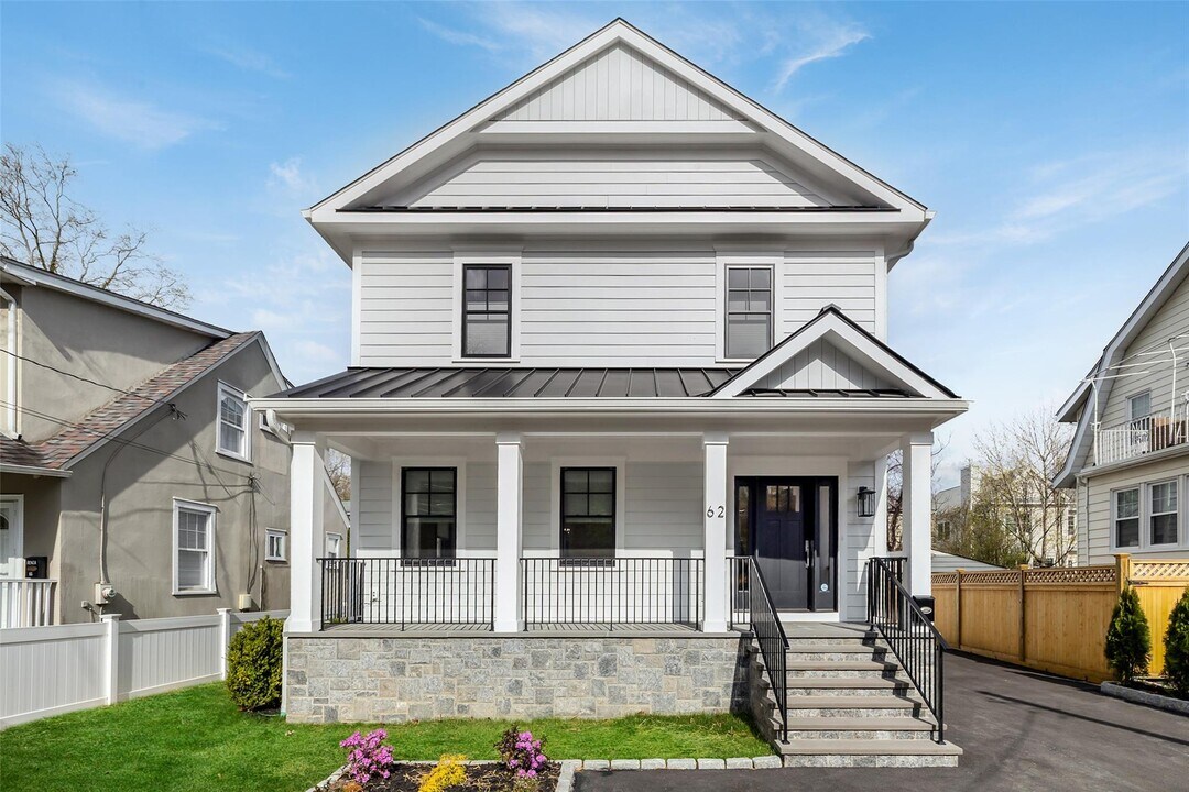 62 Cedar Pl in Rye, NY - Building Photo
