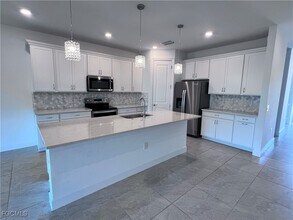 3700 Passion Vine Dr in Alva, FL - Foto de edificio - Building Photo