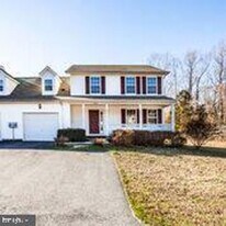 11064 Vernon Woods Dr in King George, VA - Building Photo