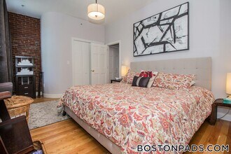 7 Harvard Square in Brookline, MA - Building Photo - Building Photo