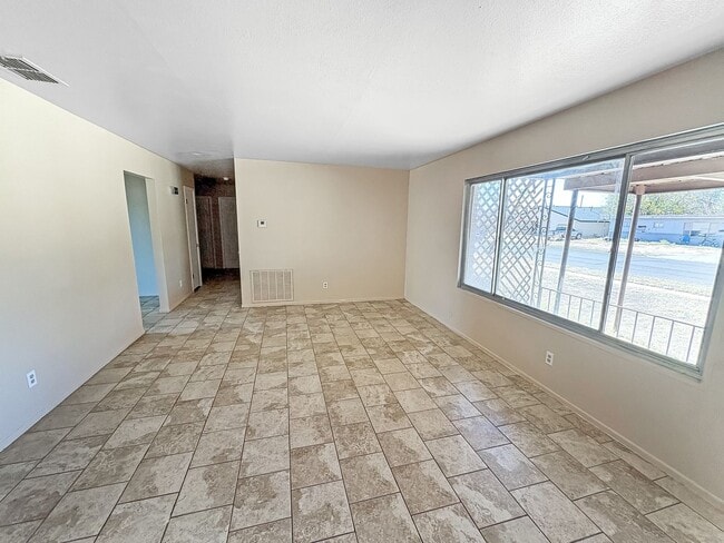 1906 N Breckon Dr in Hobbs, NM - Building Photo - Building Photo