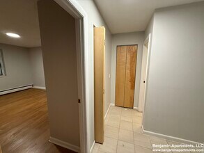 209 Babcock St, Unit 1d in Brookline, MA - Building Photo - Building Photo