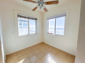 408 S The Strand in Oceanside, CA - Foto de edificio - Building Photo