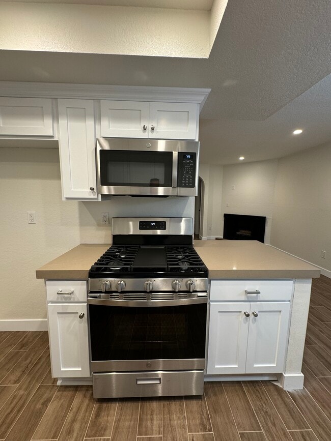 208 Oswego Ave, Unit 2