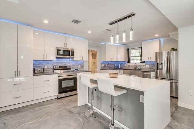 372 Plum St in Bastrop, TX - Building Photo - Building Photo