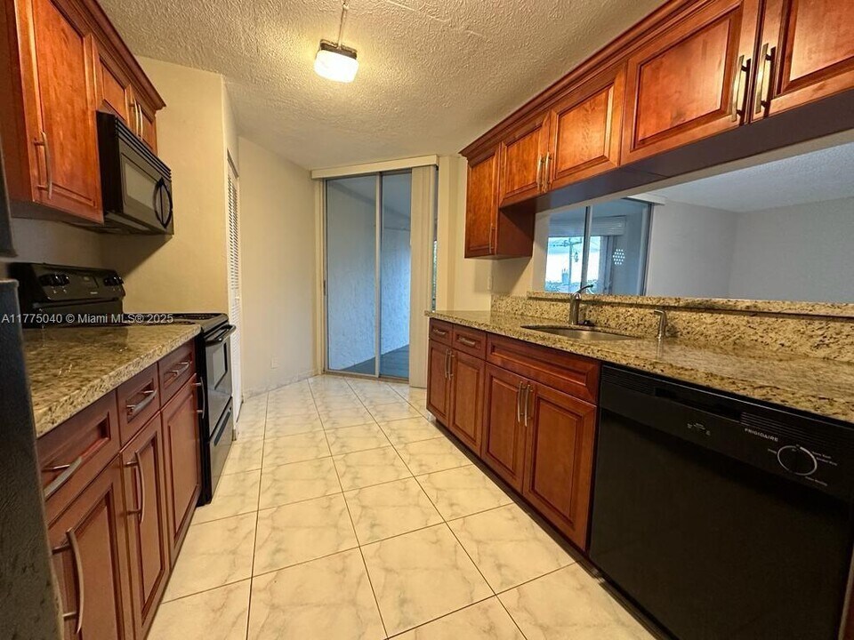 3100 N Pine Island Rd in Sunrise, FL - Building Photo