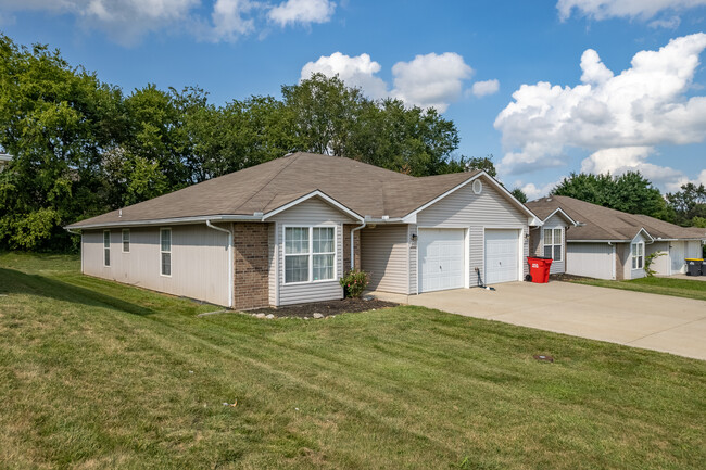 Wingate Duplexes in Grain Valley, MO - Building Photo - Building Photo