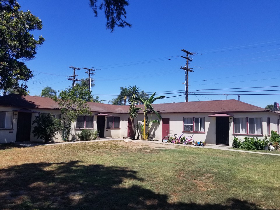 4339 Walnut Ave in Lynwood, CA - Building Photo