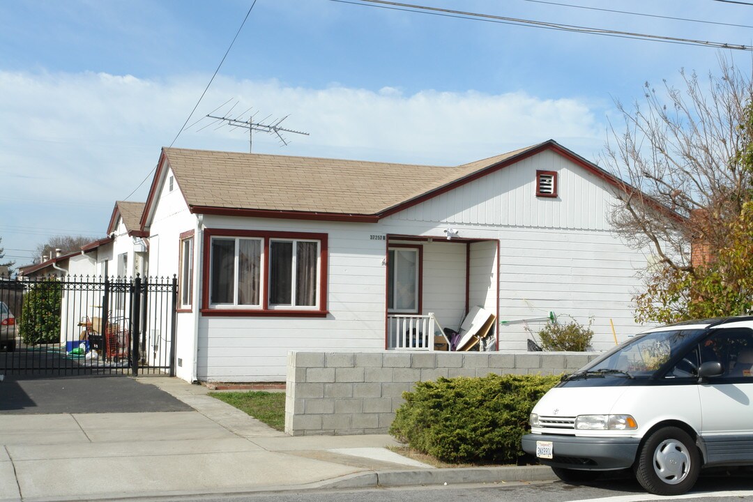 37257 A-E Ash St in Newark, CA - Foto de edificio