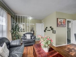 2 Stratton Ave in Toronto, ON - Building Photo - Building Photo