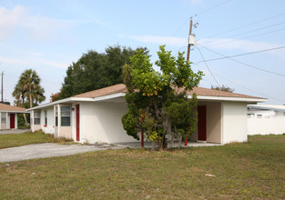 1906-1908 58th Avenue Dr W in Bradenton, FL - Building Photo - Building Photo